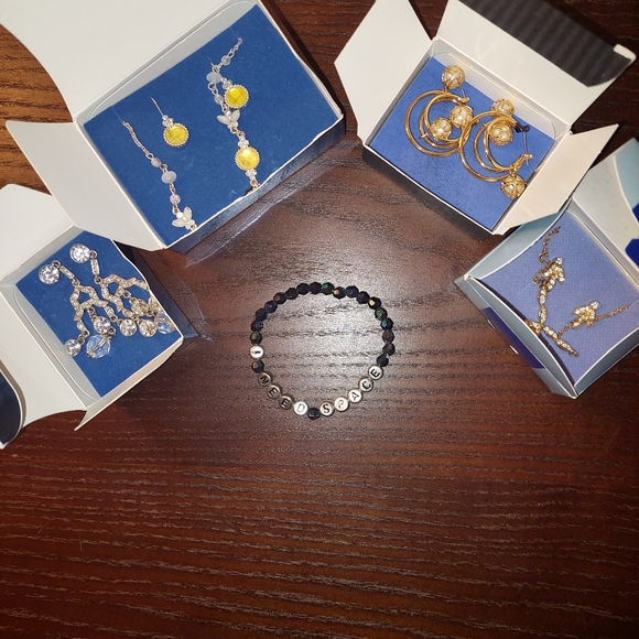 Jewelry bundle - Picture 3 of 3